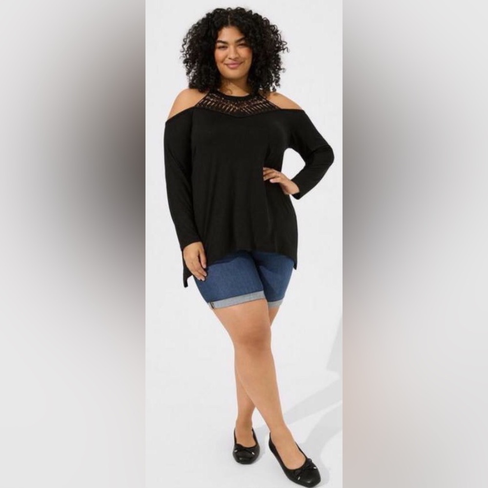 Knit Crochet Neck Cold Shoulder Sharkbite Hem Top 0